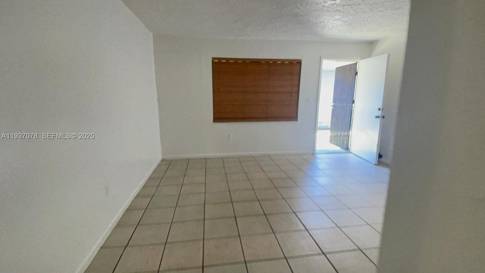 Подробнее / 1560 кв.футов $ 2025-12-31 0 Фото