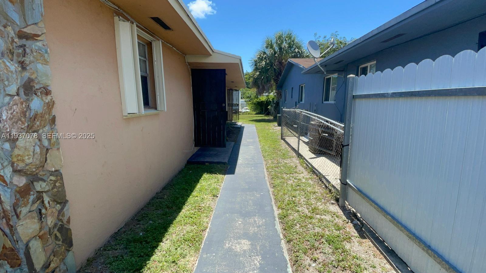 Подробнее / 1560 кв.футов $ 2025-12-31 0 Фото