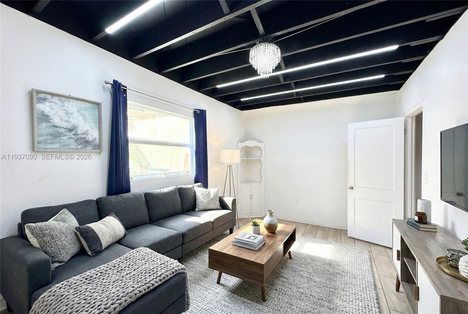   /  3304 sq. ft. $ 2026-01-01 0 foto