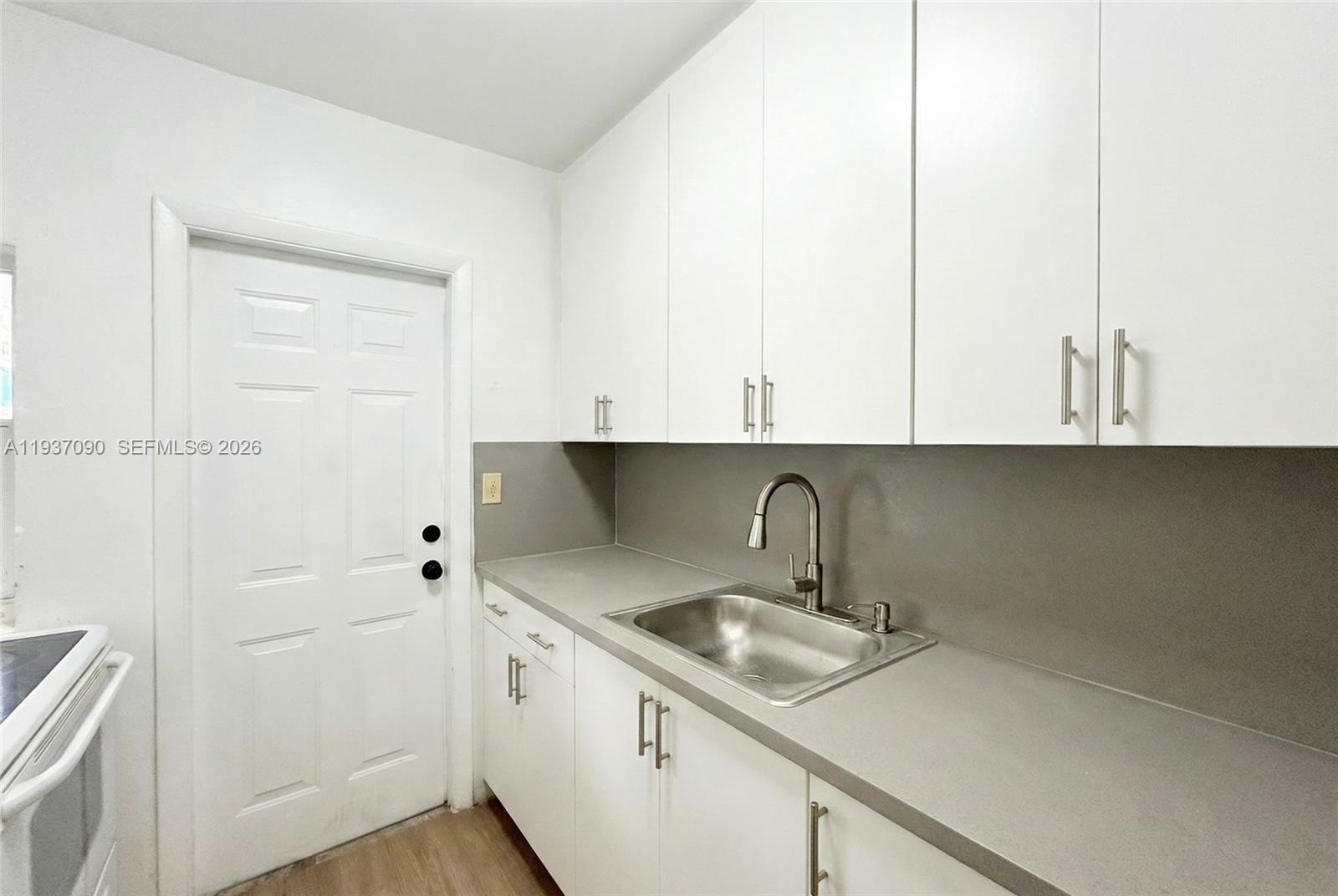   /  3304 sq. ft. $ 2026-01-01 0 foto