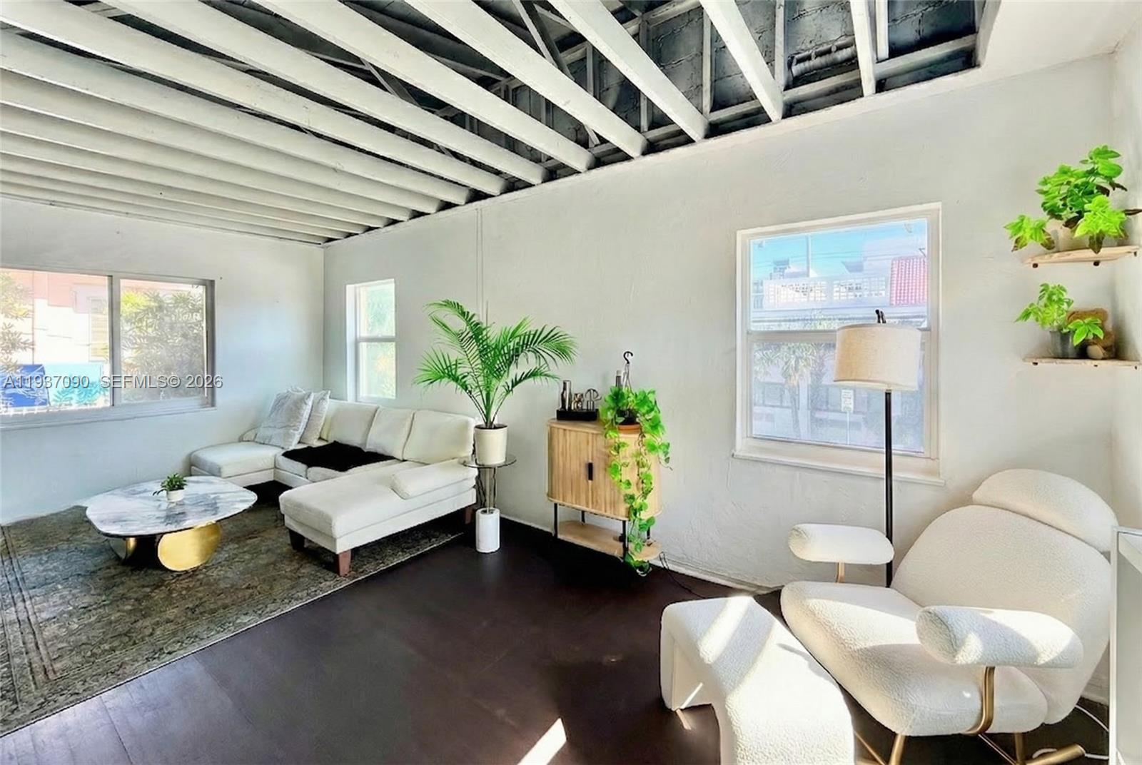   /  3304 sq. ft. $ 2026-01-01 0 foto