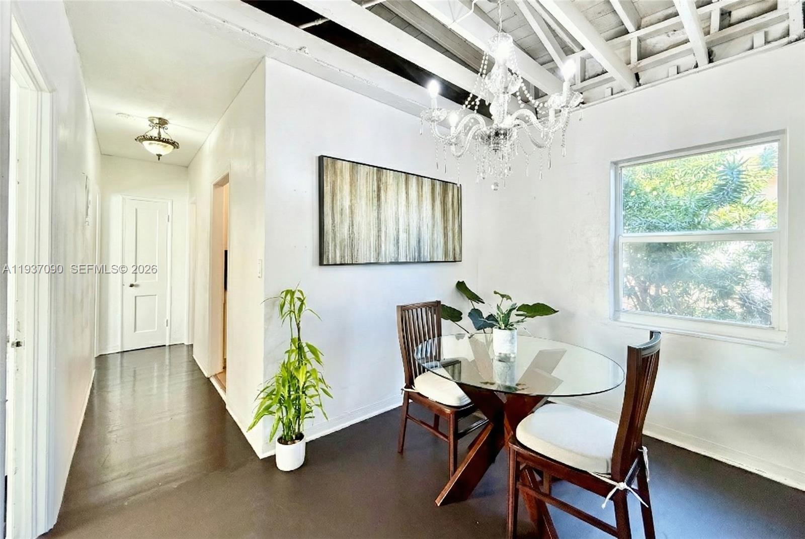   /  3304 sq. ft. $ 2026-01-01 0 foto