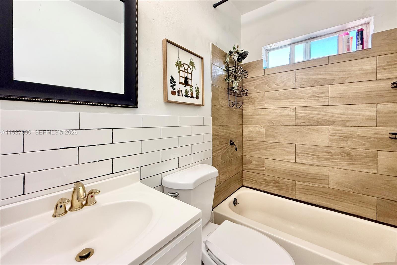   /  3304 sq. ft. $ 2026-01-01 0 foto