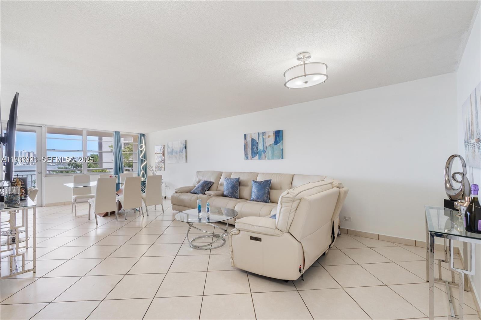 218 2 / 2 1275 sq. ft. $ 2026-01-01 0 Photo