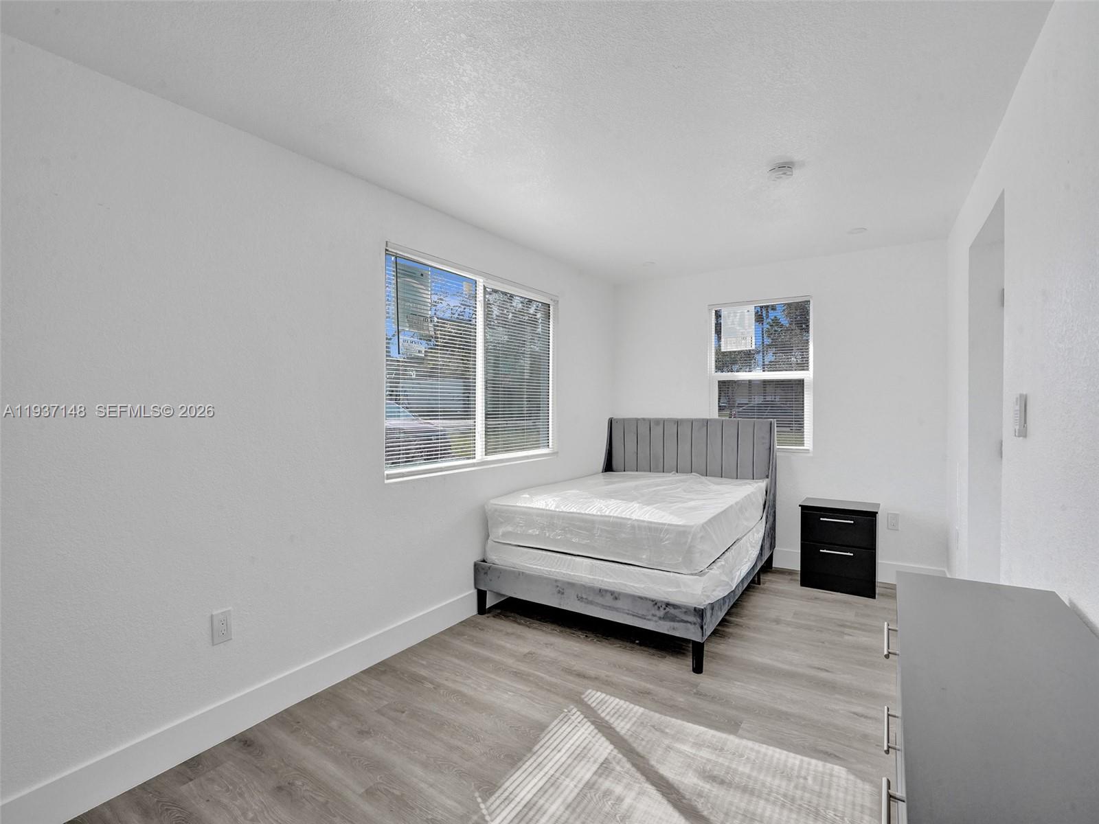 Подробнее 6143 4 / 3 1415 кв.футов $ 2026-01-01 0 Фото