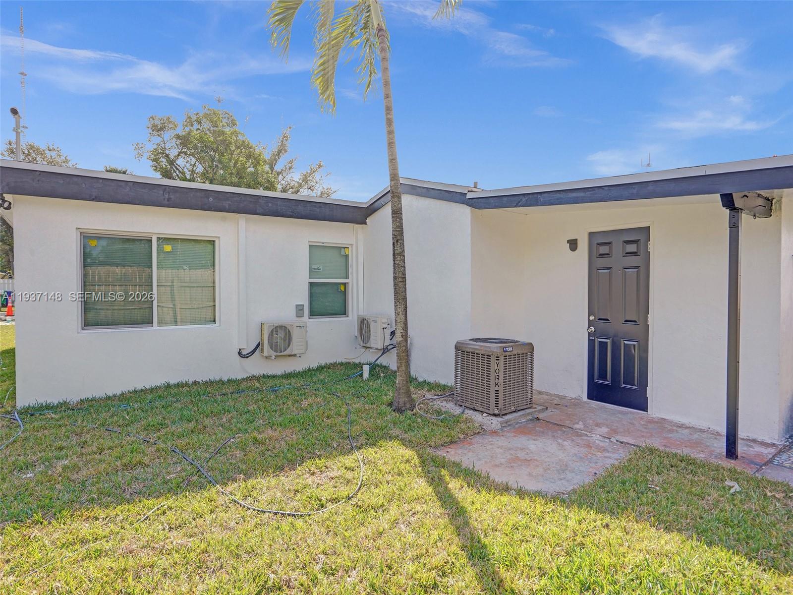 Подробнее 6143 4 / 3 1415 кв.футов $ 2026-01-01 0 Фото