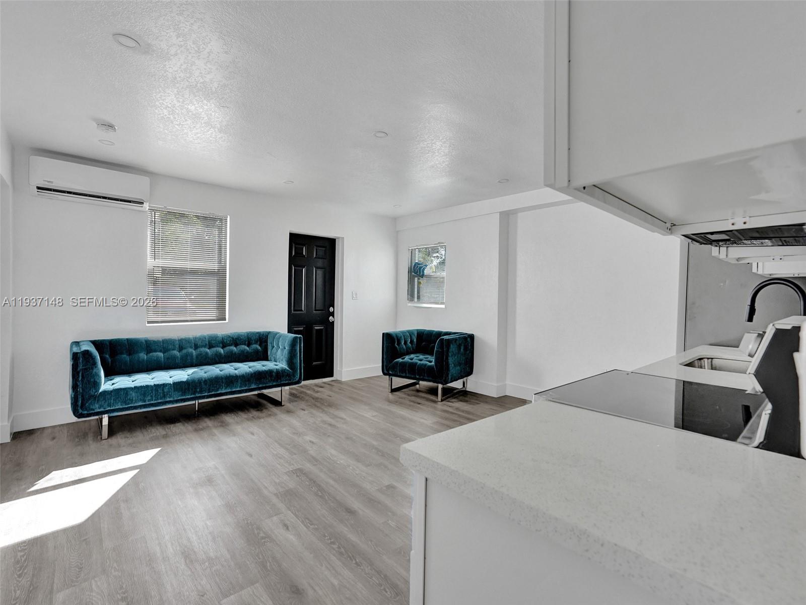 Подробнее 6143 4 / 3 1415 кв.футов $ 2026-01-01 0 Фото