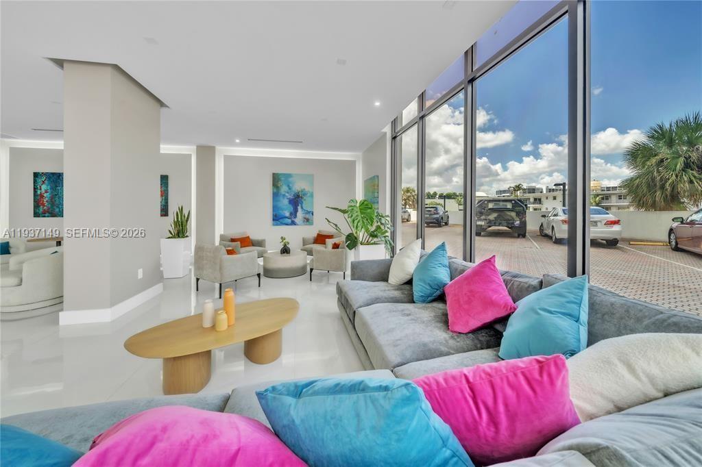 Photo of 2401 Ocean Dr #702, Hollywood, Florida, 33019 -