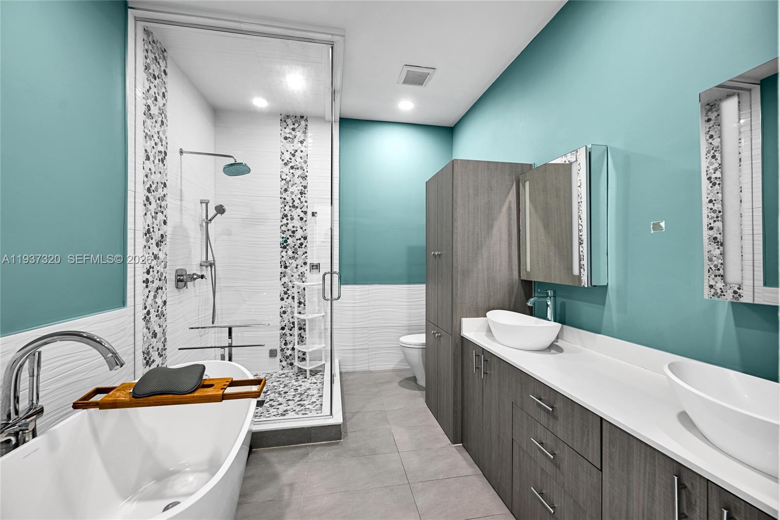 Photo of 310 Poinciana Dr (310), Sunny Isles Beach, Florida, 33160 - Master Bedroom