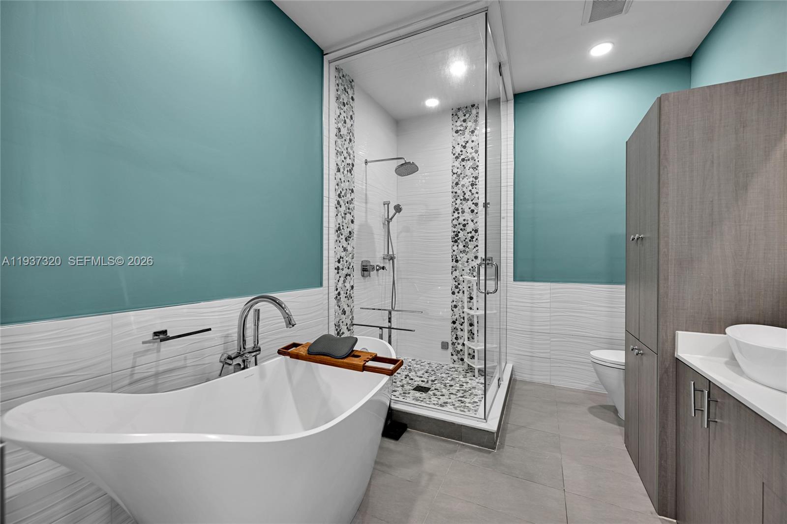 Photo of 310 Poinciana Dr (310), Sunny Isles Beach, Florida, 33160 -