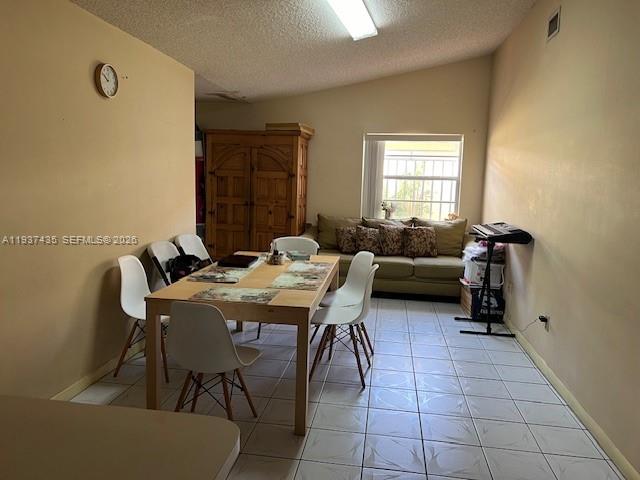 Ver detalles 2566 3 / 2 1506 sq. ft. $ 2026-01-02 0 foto