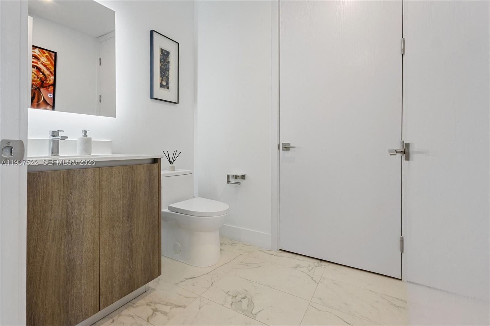 905 2 / 3 1675 sq. ft. $ 2026-01-02 0 Photo