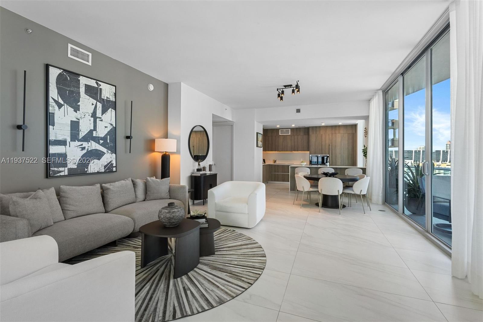 905 2 / 3 1675 sq. ft. $ 2026-01-02 0 Photo