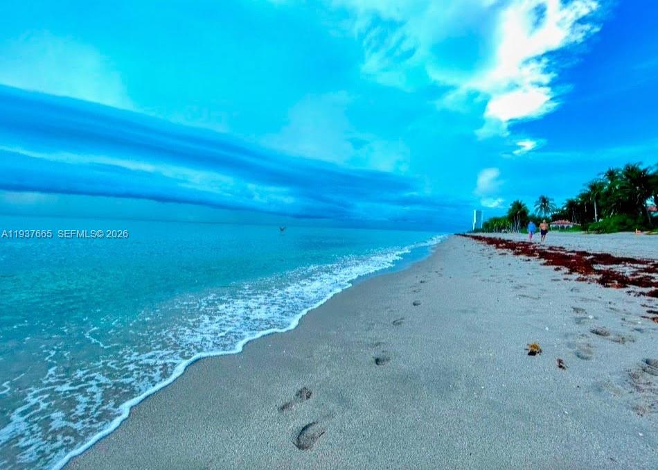 Photo of 2030 Ocean Dr  #506, Hallandale Beach, Florida, 33009 - Prime oceanfront location and endless beaches