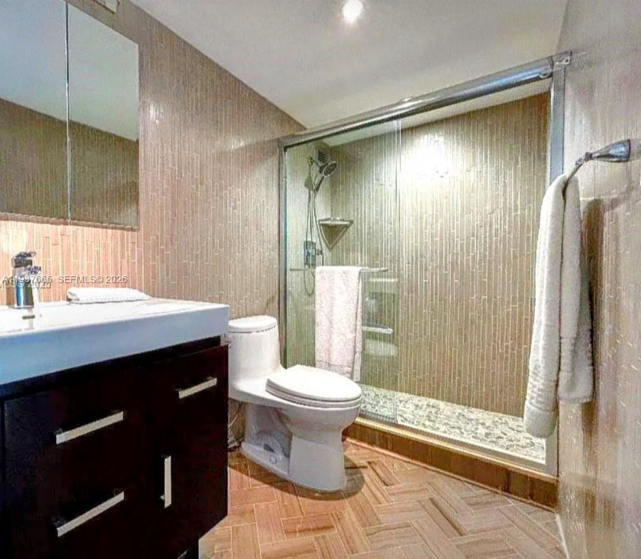 Photo of 2030 Ocean Dr  #506, Hallandale Beach, Florida, 33009 - principle bathroom suite
