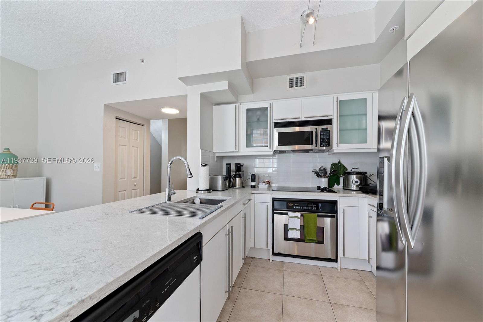 Photo of 2067 Ocean Dr (2067), Hallandale Beach, Florida, 33009 -