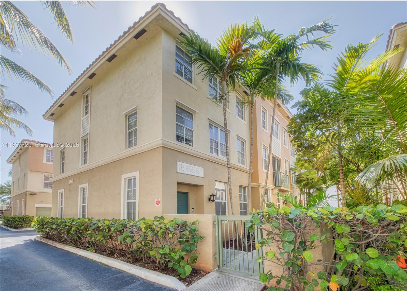 Photo of 2067 Ocean Dr (2067), Hallandale Beach, Florida, 33009 -