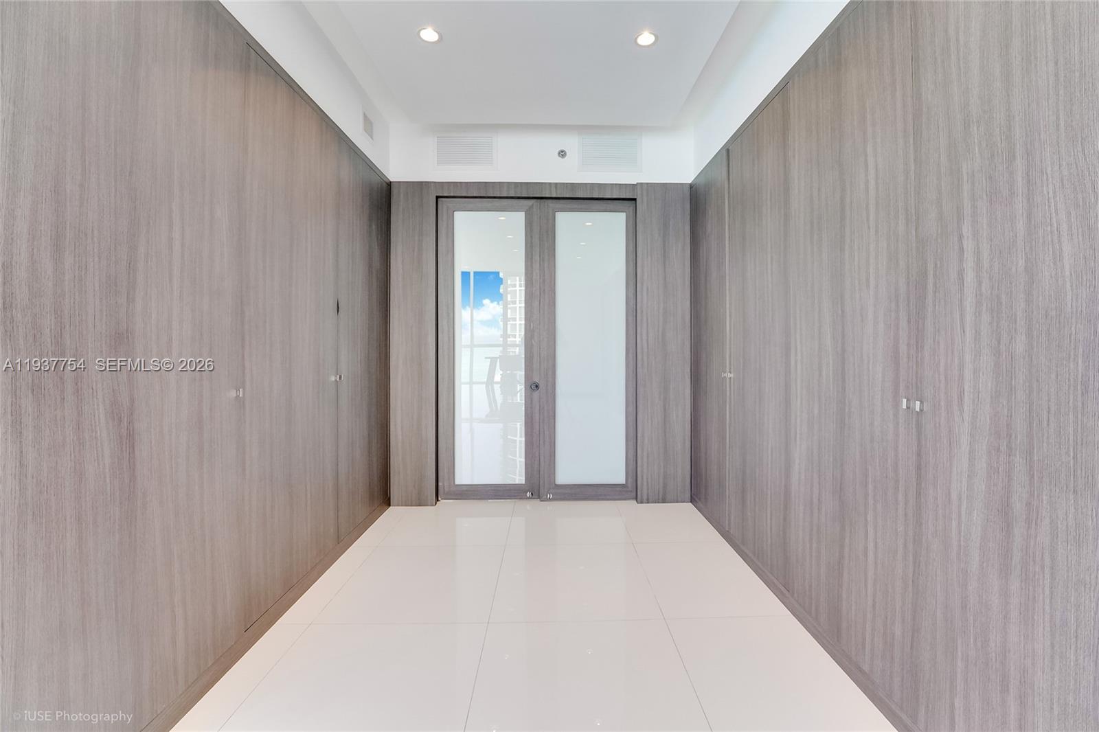 Ver detalles 2701 3 / 4 2768 sq. ft. $ 2026-01-02 0 foto