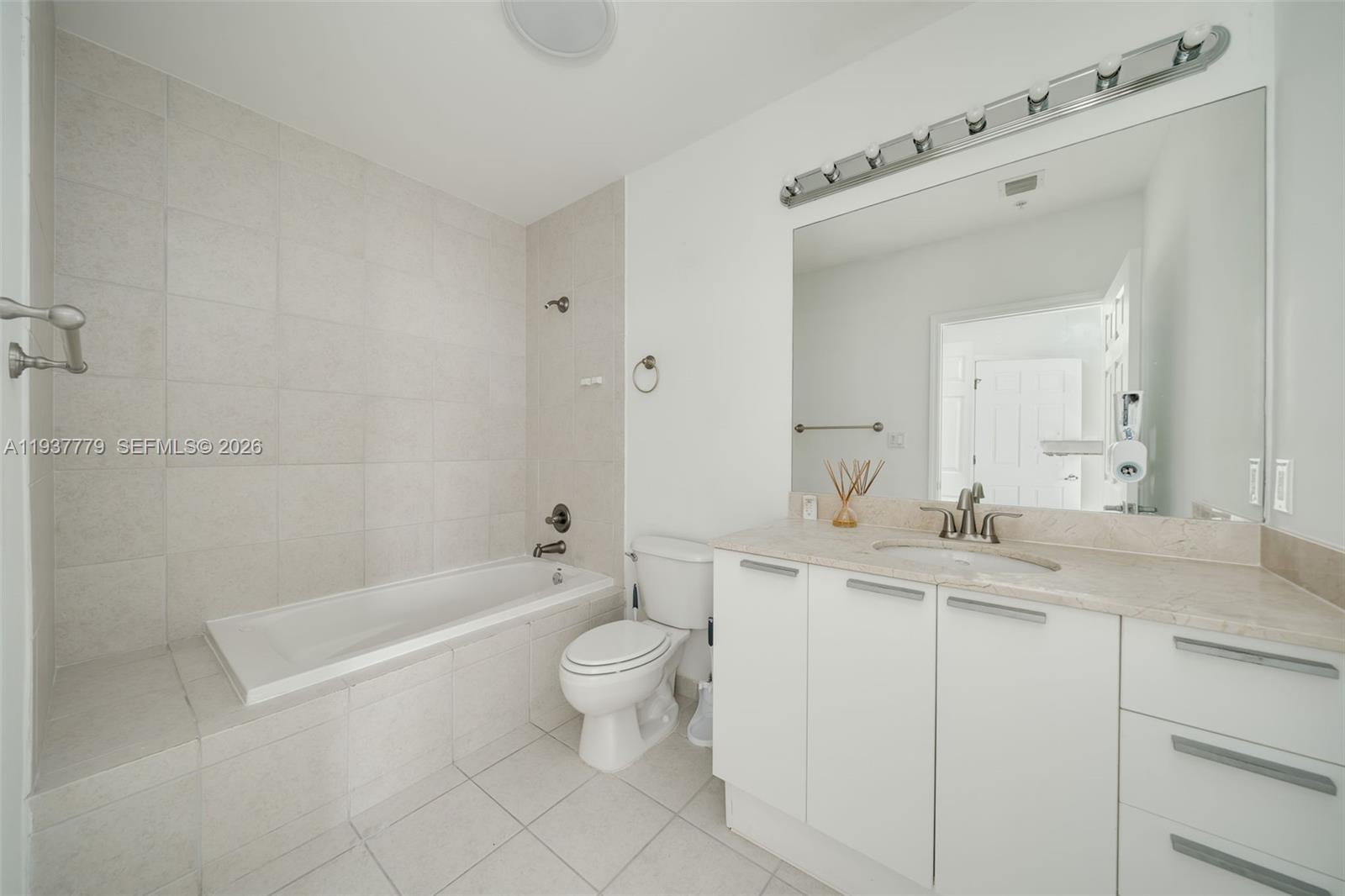 Photo of 140 Dixie Hwy  #1011, Hollywood, Florida, 33020 - 