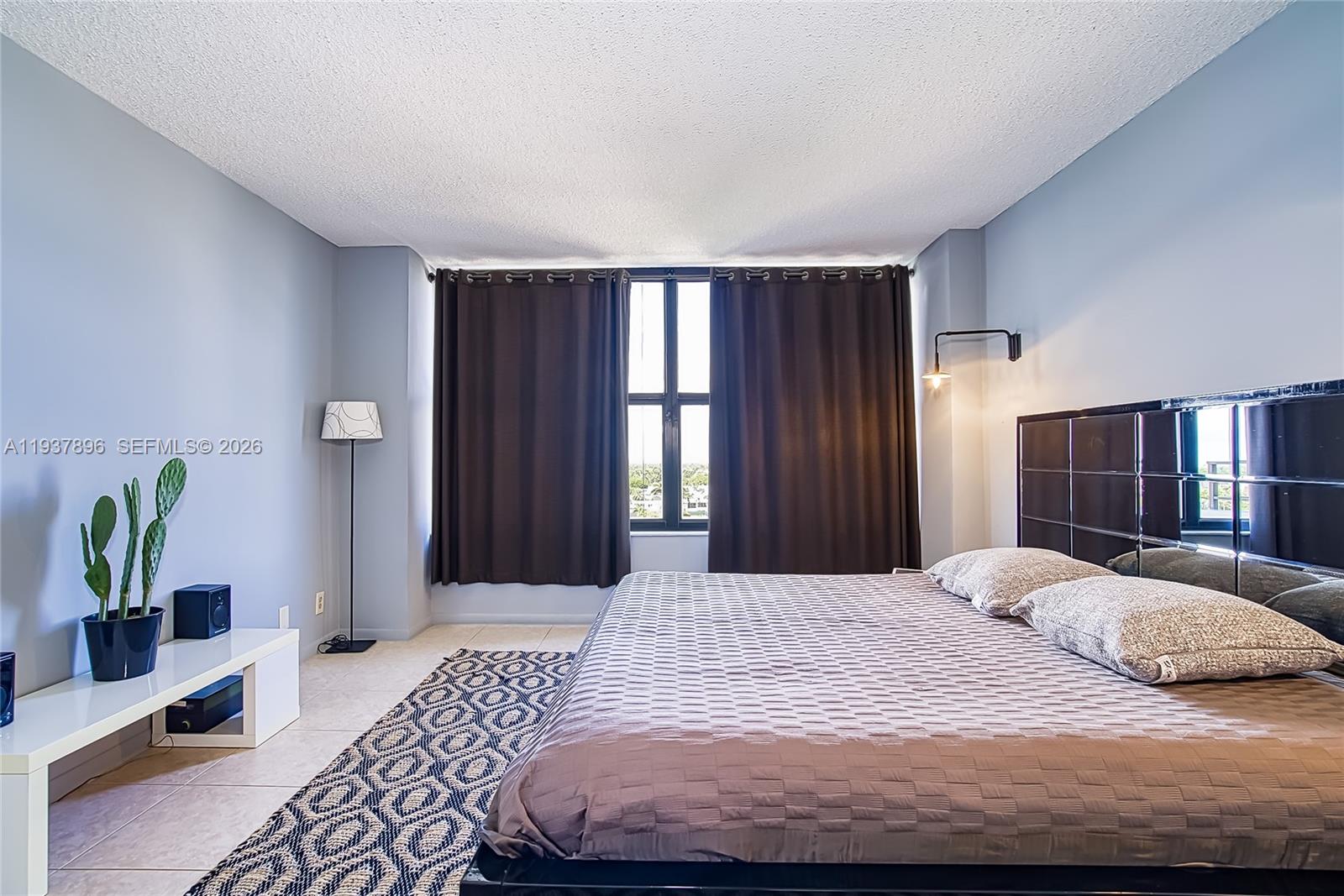 Photo of 2500 Parkview Dr  #911, Hallandale Beach, Florida, 33009 - 