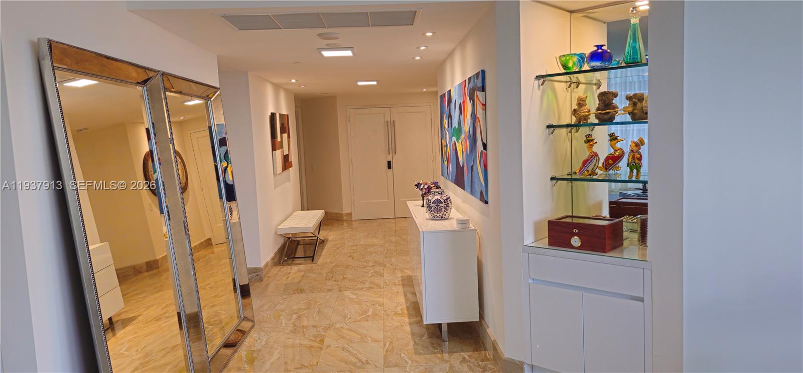 Photo of 3802 207th St #1204, Aventura, Florida, 33180 - Corridor