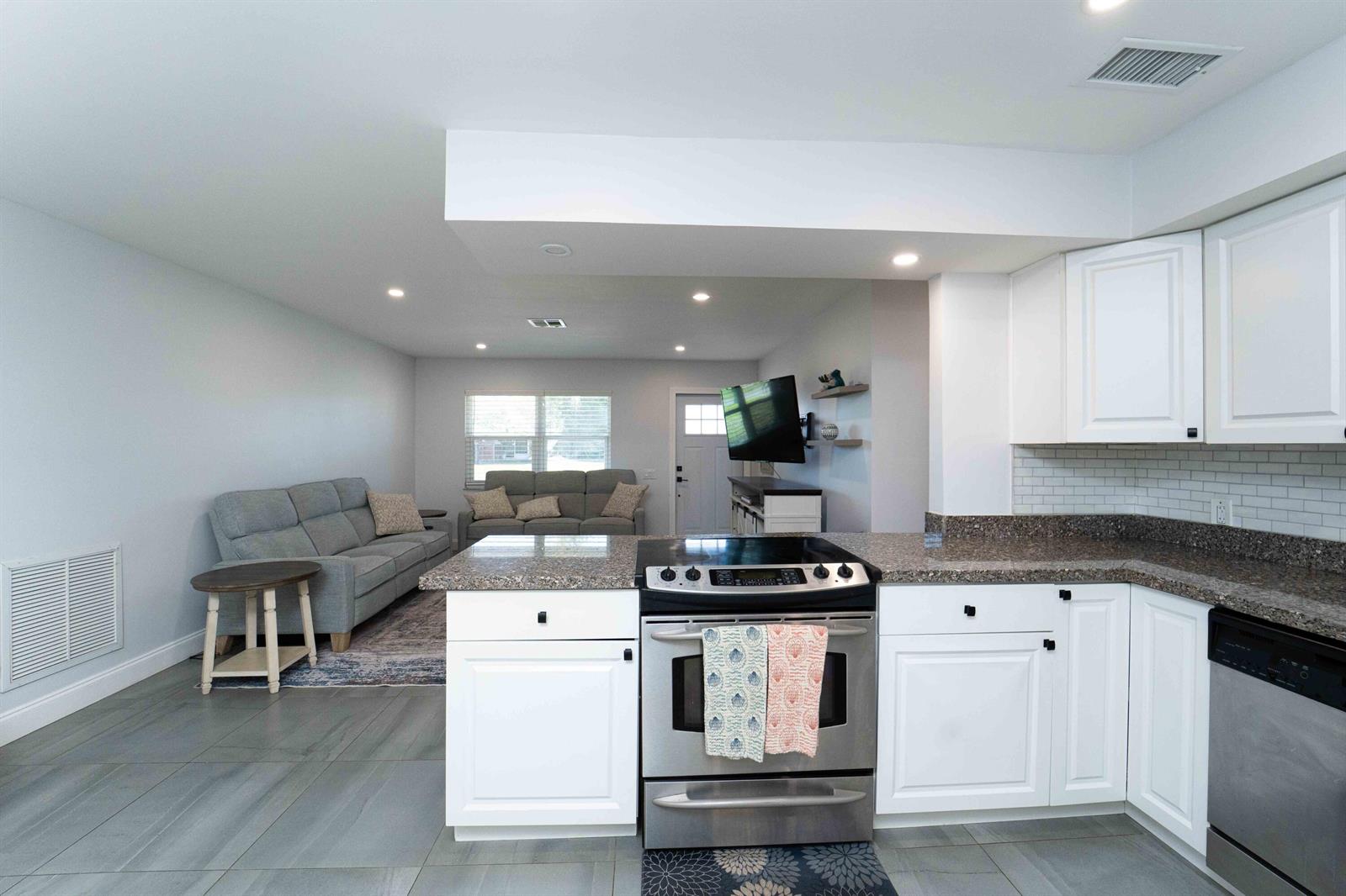 477 3 / 2 1328 sq. ft. $ 2026-07-15 0 Photo
