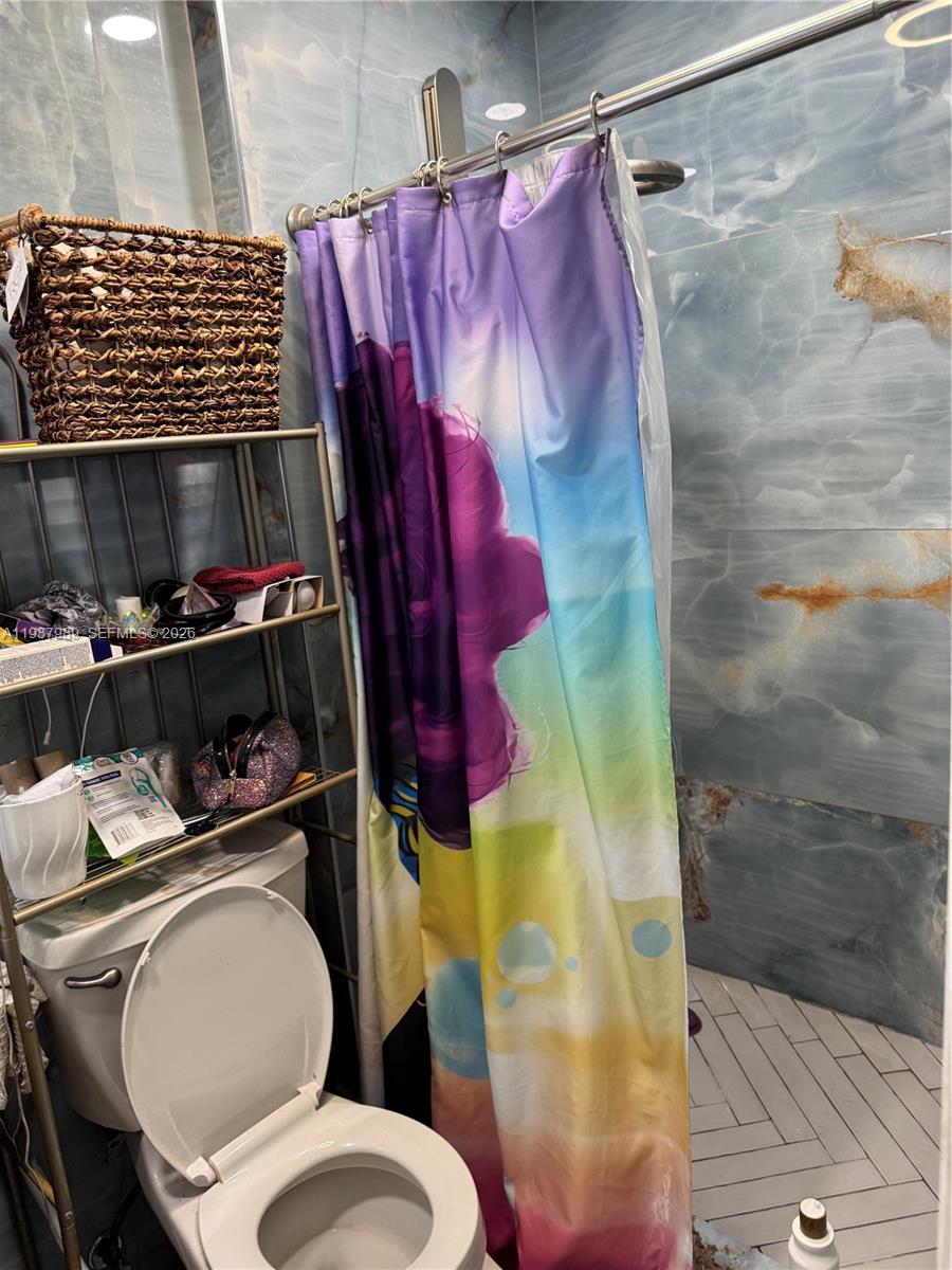 Ver detalles 9755 3 / 2 1404 sq. ft. $ 2026-01-03 0 foto