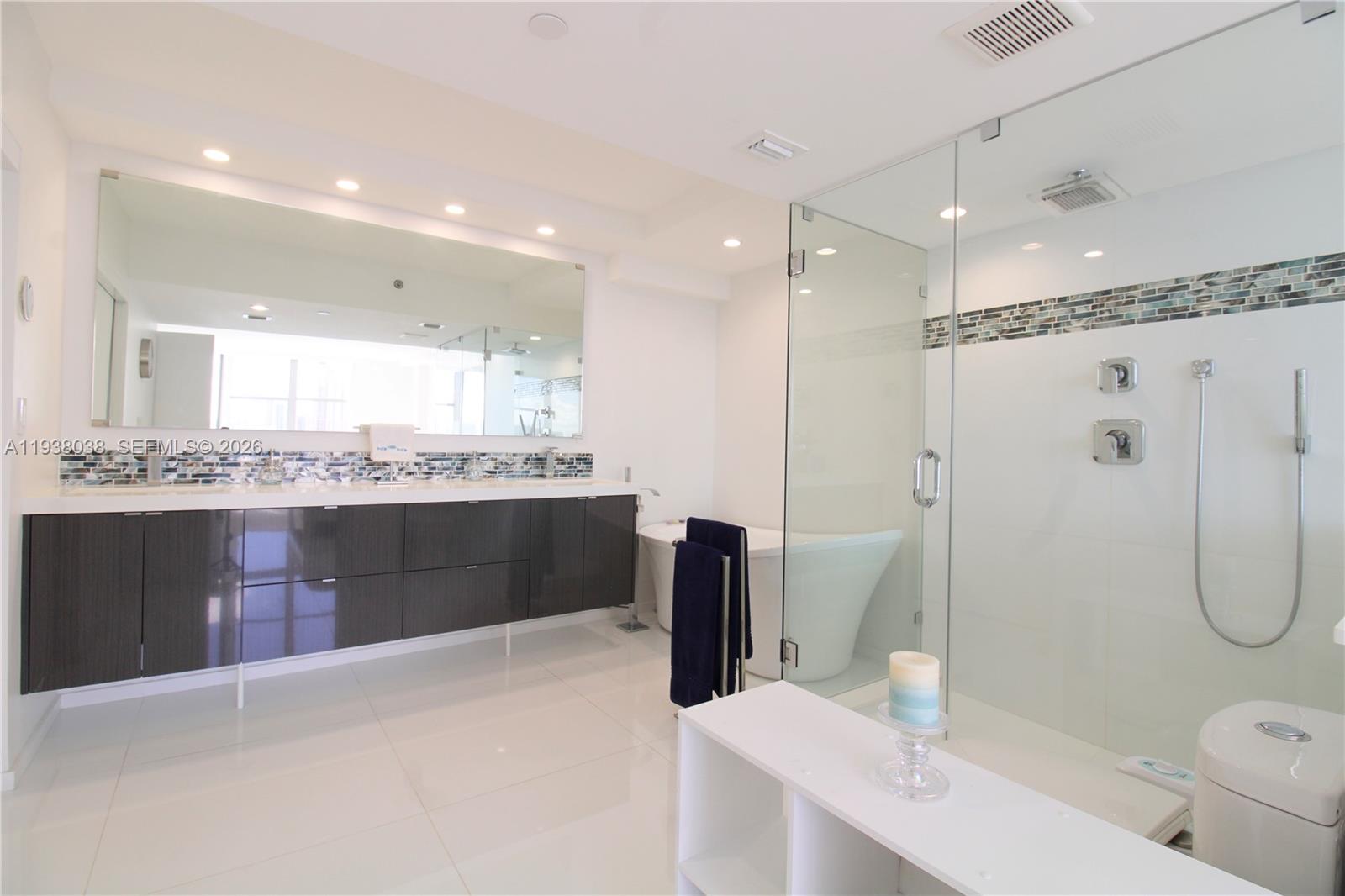 Photo of 3600 Mystic Pointe Dr  #1115, Aventura, Florida, 33180 - 