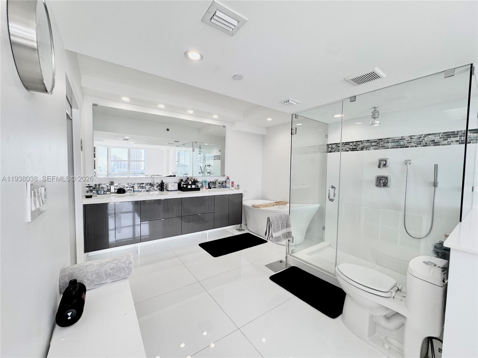 Photo of 3600 Mystic Pointe Dr  #1115, Aventura, Florida, 33180 - 