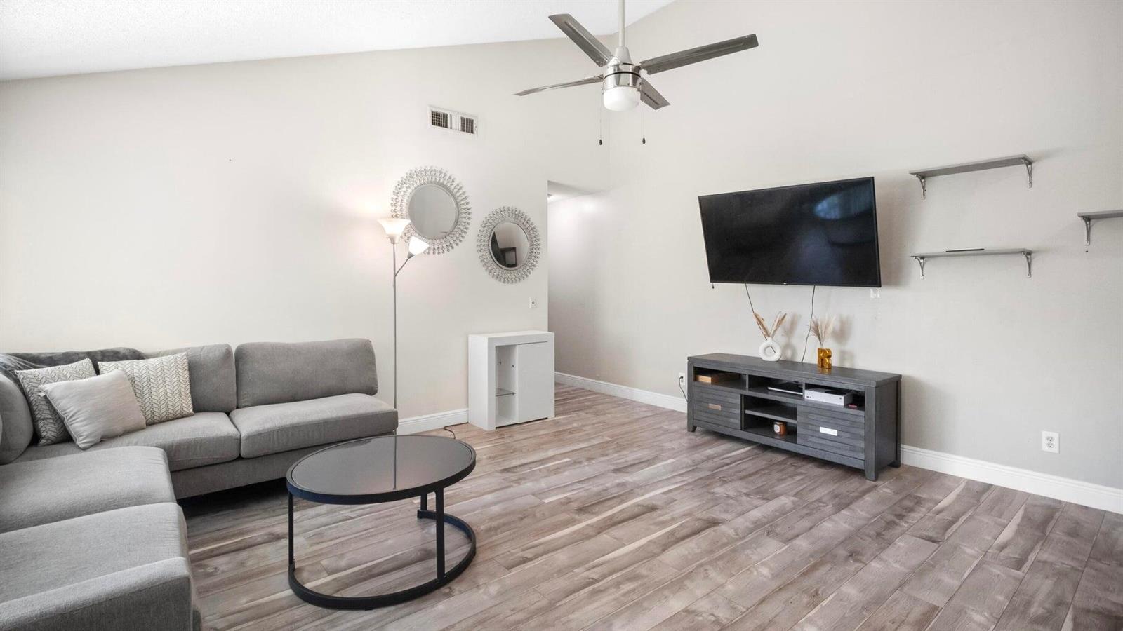 Ver detalles 1103 3 / 2 1332 sq. ft. $ 2026-01-30 0 foto
