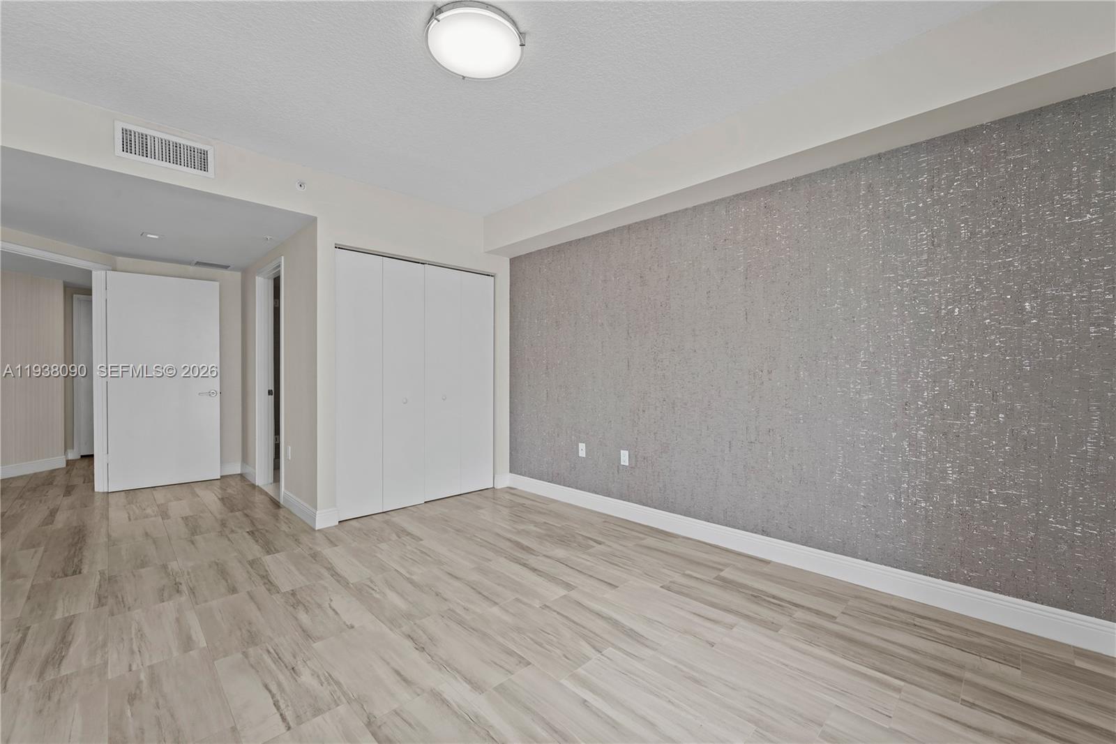 Ver detalles 4-1107 3 / 4 1892 sq. ft. $ 2026-01-04 0 foto