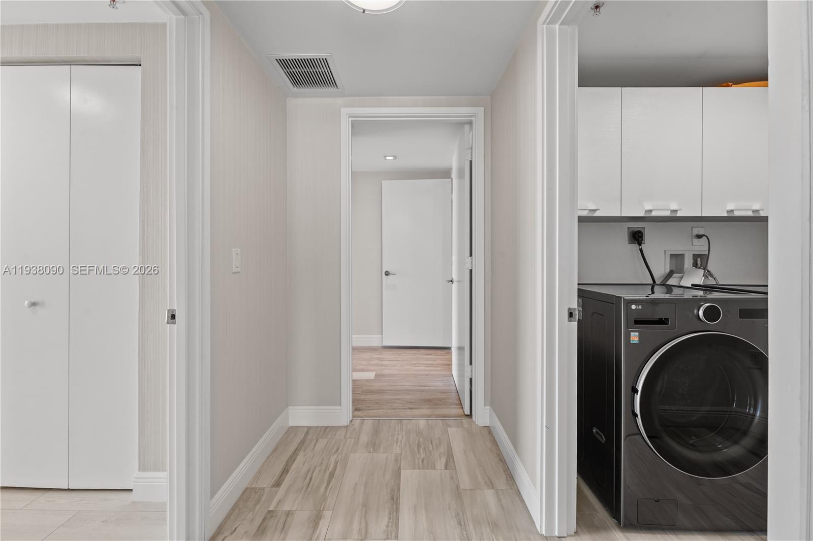 Ver detalles 4-1107 3 / 4 1892 sq. ft. $ 2026-01-04 0 foto