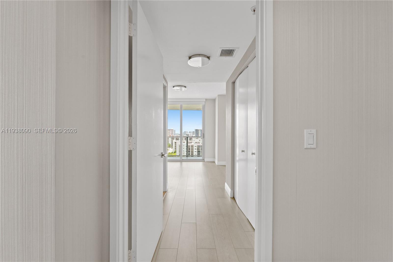 Ver detalles 4-1107 3 / 4 1892 sq. ft. $ 2026-01-04 0 foto