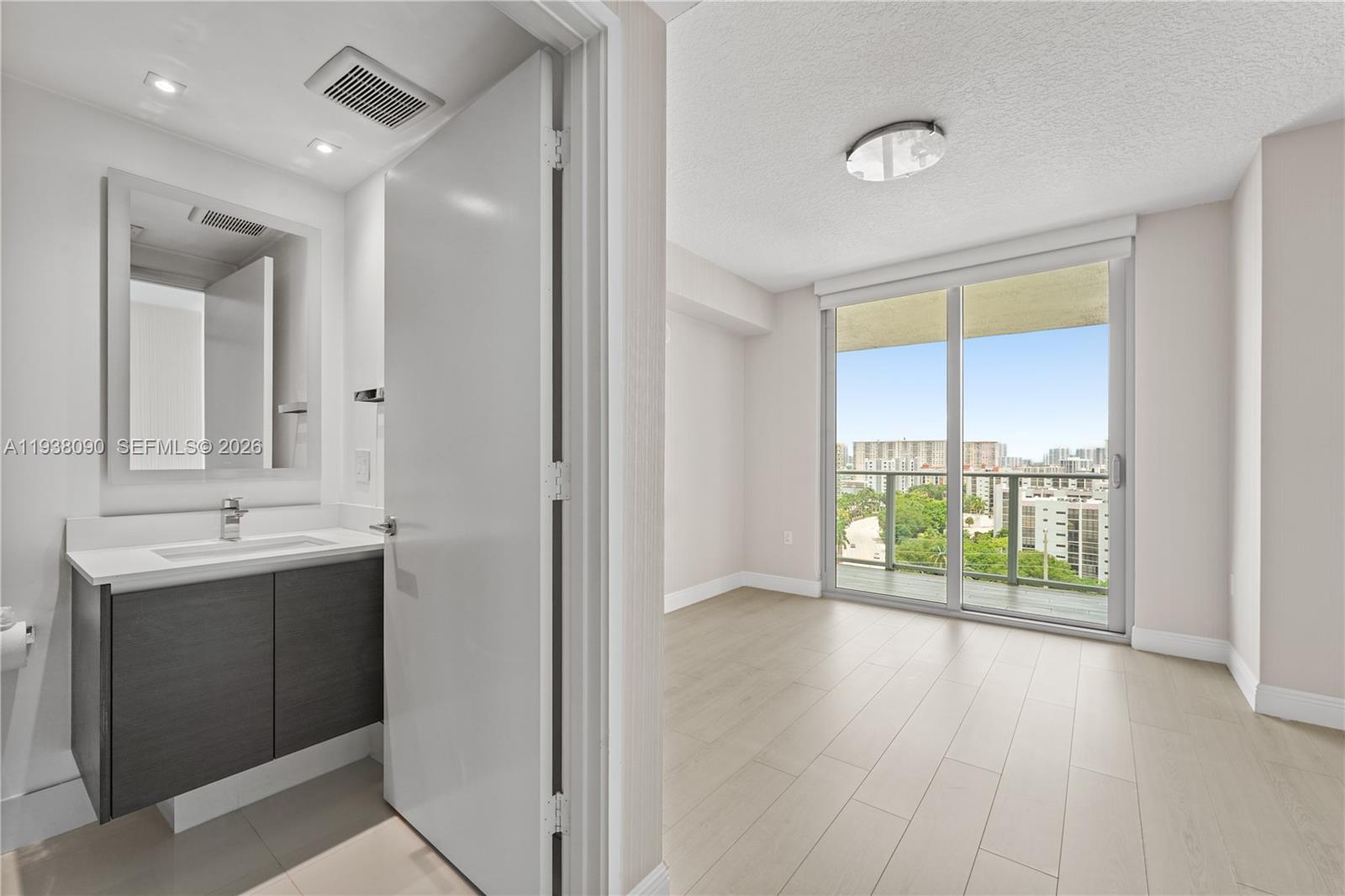 Ver detalles 4-1107 3 / 4 1892 sq. ft. $ 2026-01-04 0 foto