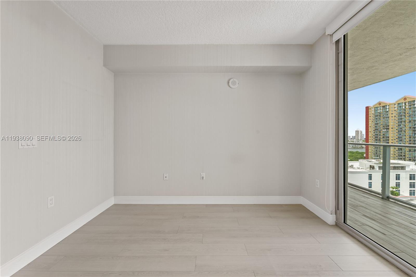 Ver detalles 4-1107 3 / 4 1892 sq. ft. $ 2026-01-04 0 foto