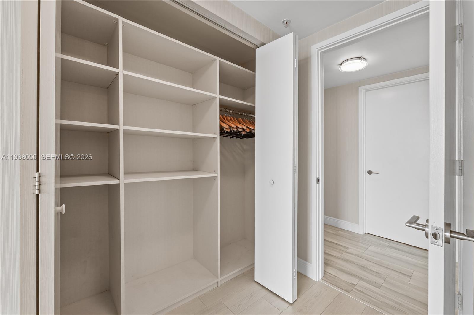 Ver detalles 4-1107 3 / 4 1892 sq. ft. $ 2026-01-04 0 foto