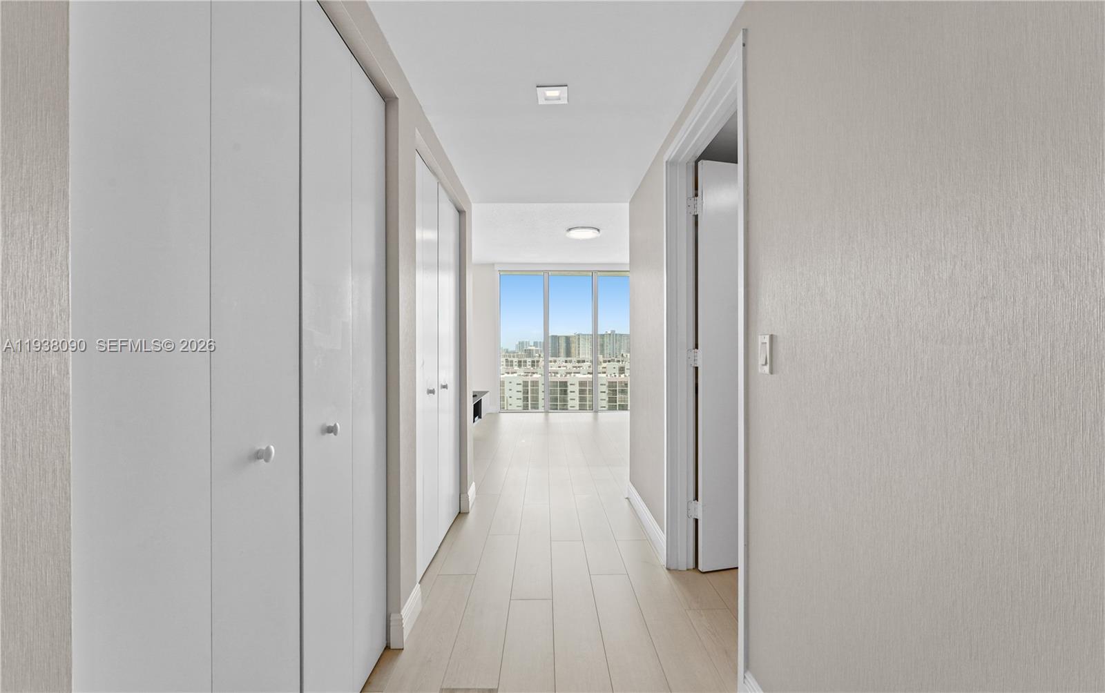 Ver detalles 4-1107 3 / 4 1892 sq. ft. $ 2026-01-04 0 foto