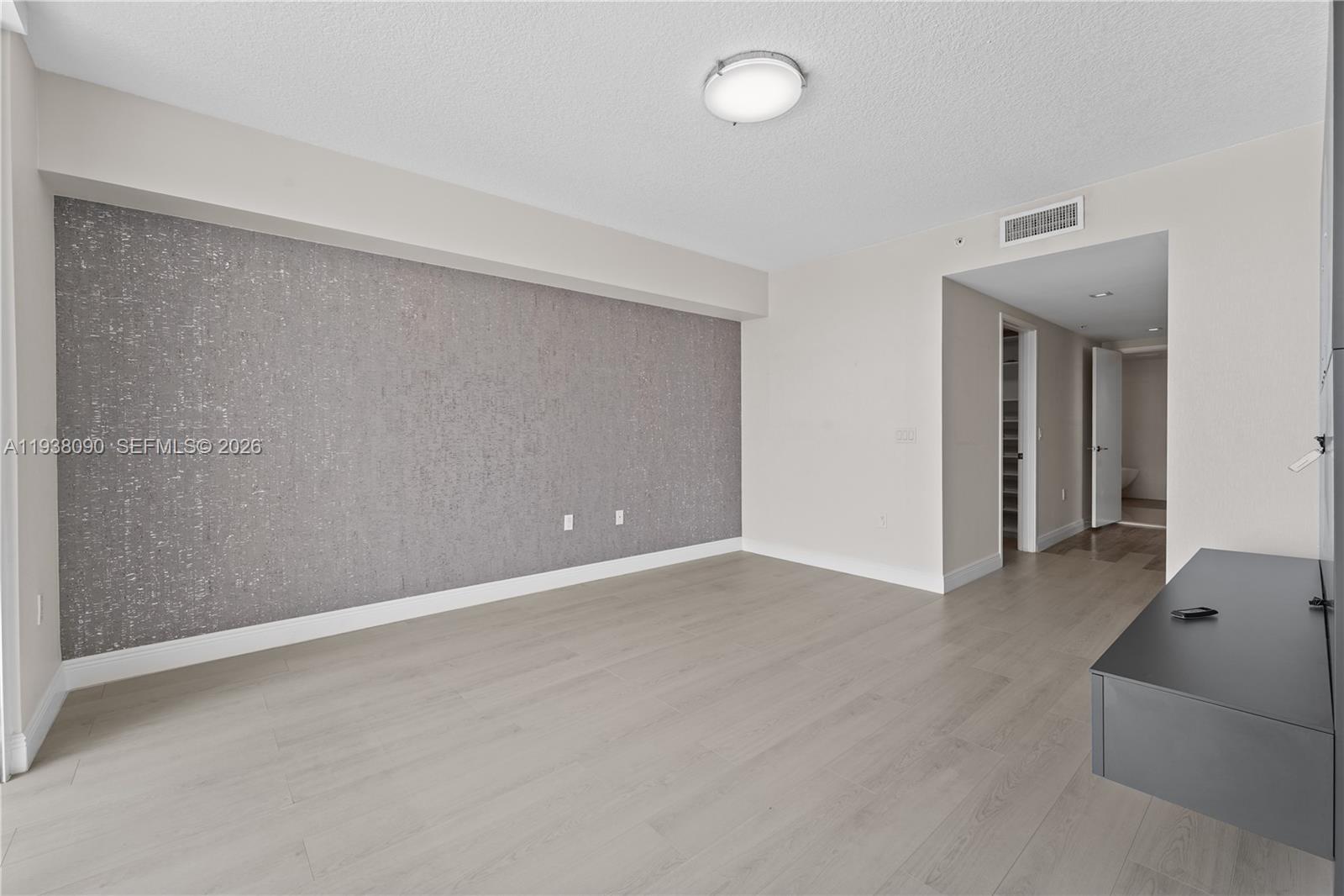 Ver detalles 4-1107 3 / 4 1892 sq. ft. $ 2026-01-04 0 foto