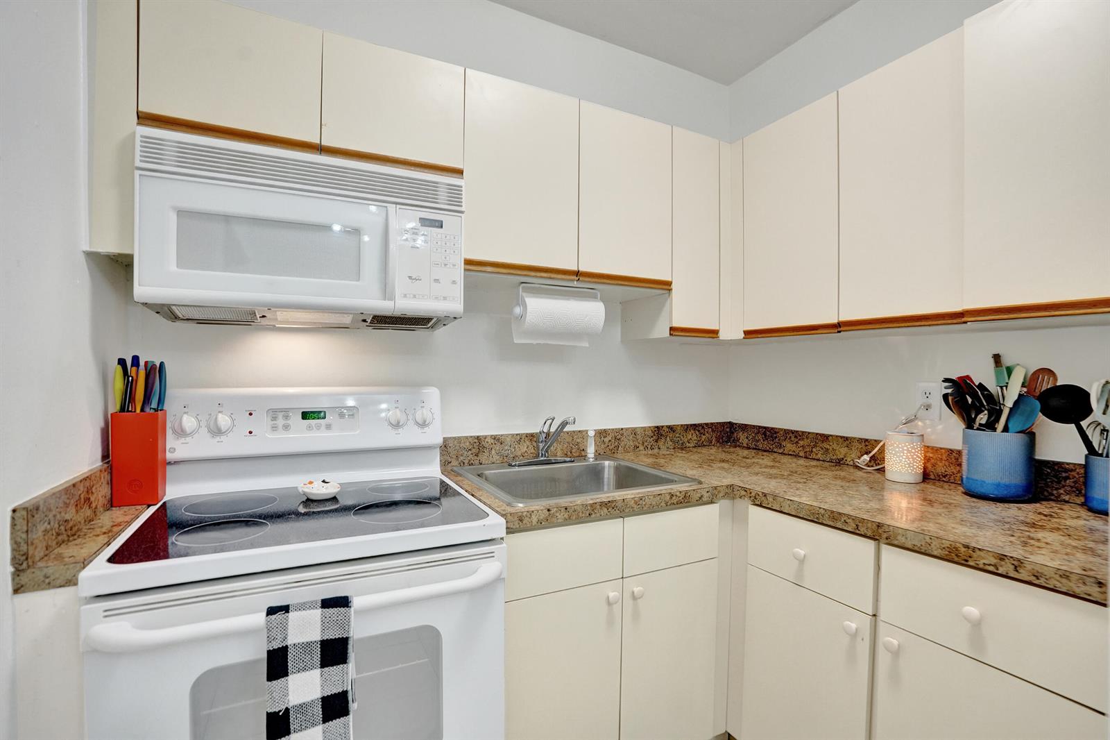   / 0 2021 sq. ft. $ 2026-06-21 0 foto