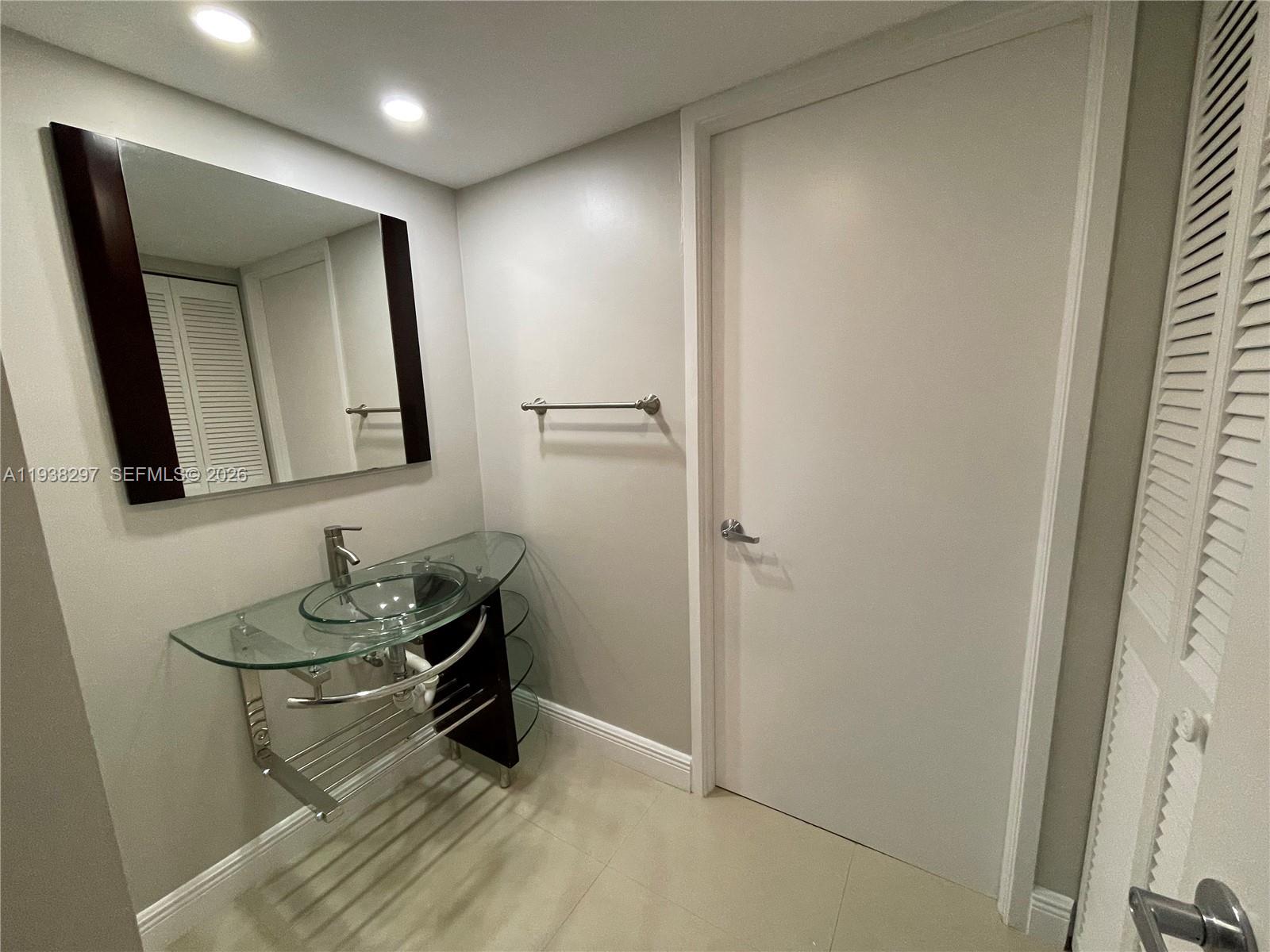 305 2 / 2 1251 sq. ft. $ 2026-01-05 0 foto