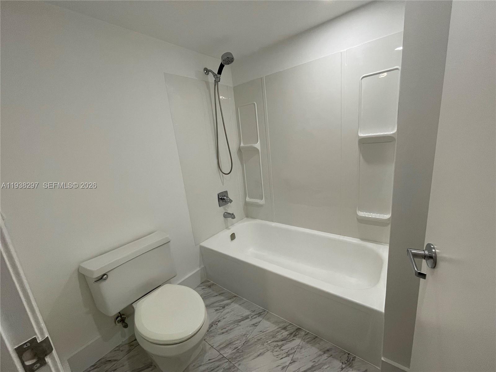 305 2 / 2 1251 sq. ft. $ 2026-01-05 0 foto