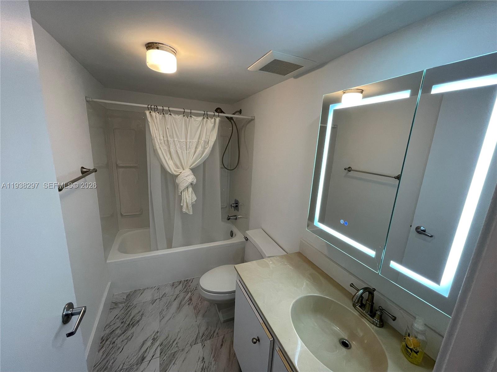 305 2 / 2 1251 sq. ft. $ 2026-01-05 0 foto