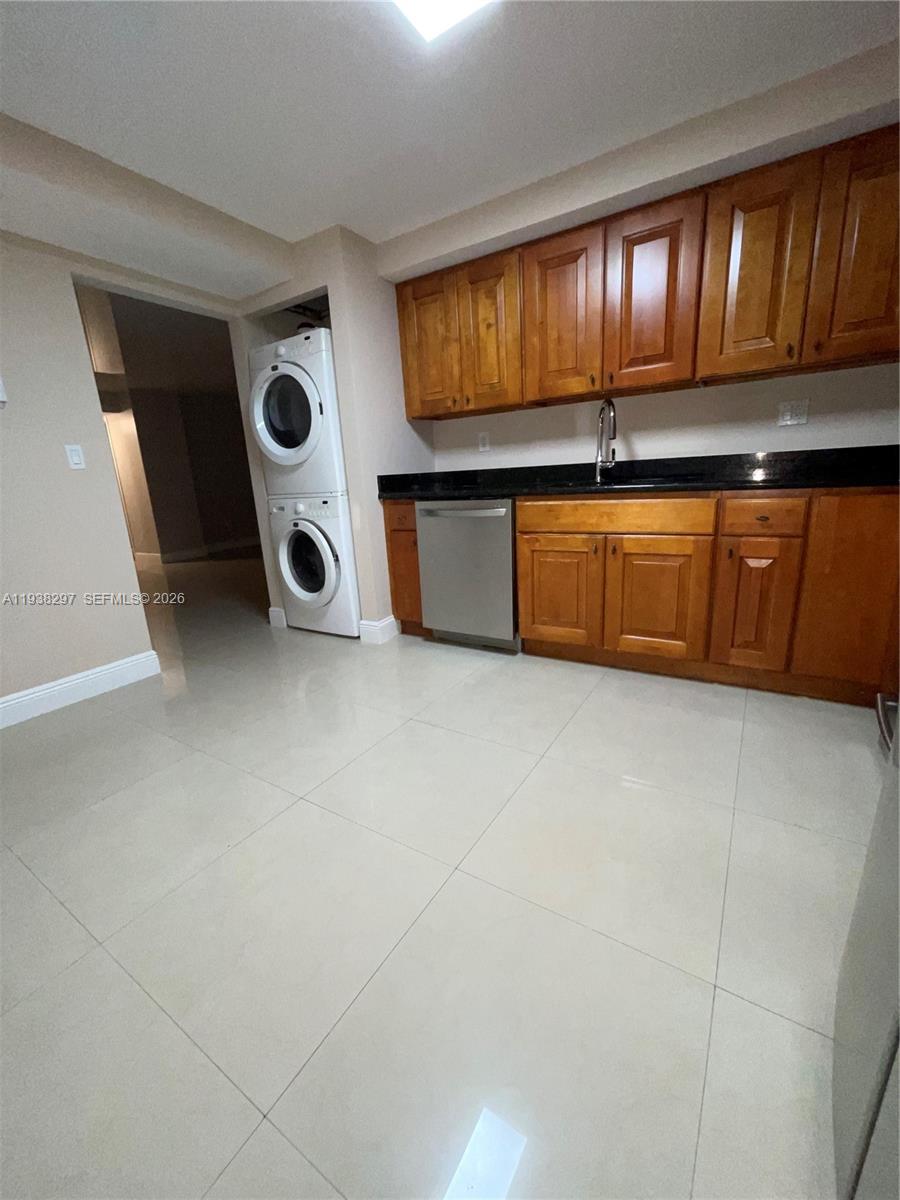 305 2 / 2 1251 sq. ft. $ 2026-01-05 0 foto