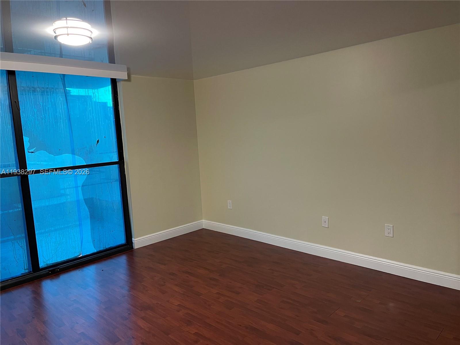 305 2 / 2 1251 sq. ft. $ 2026-01-05 0 foto