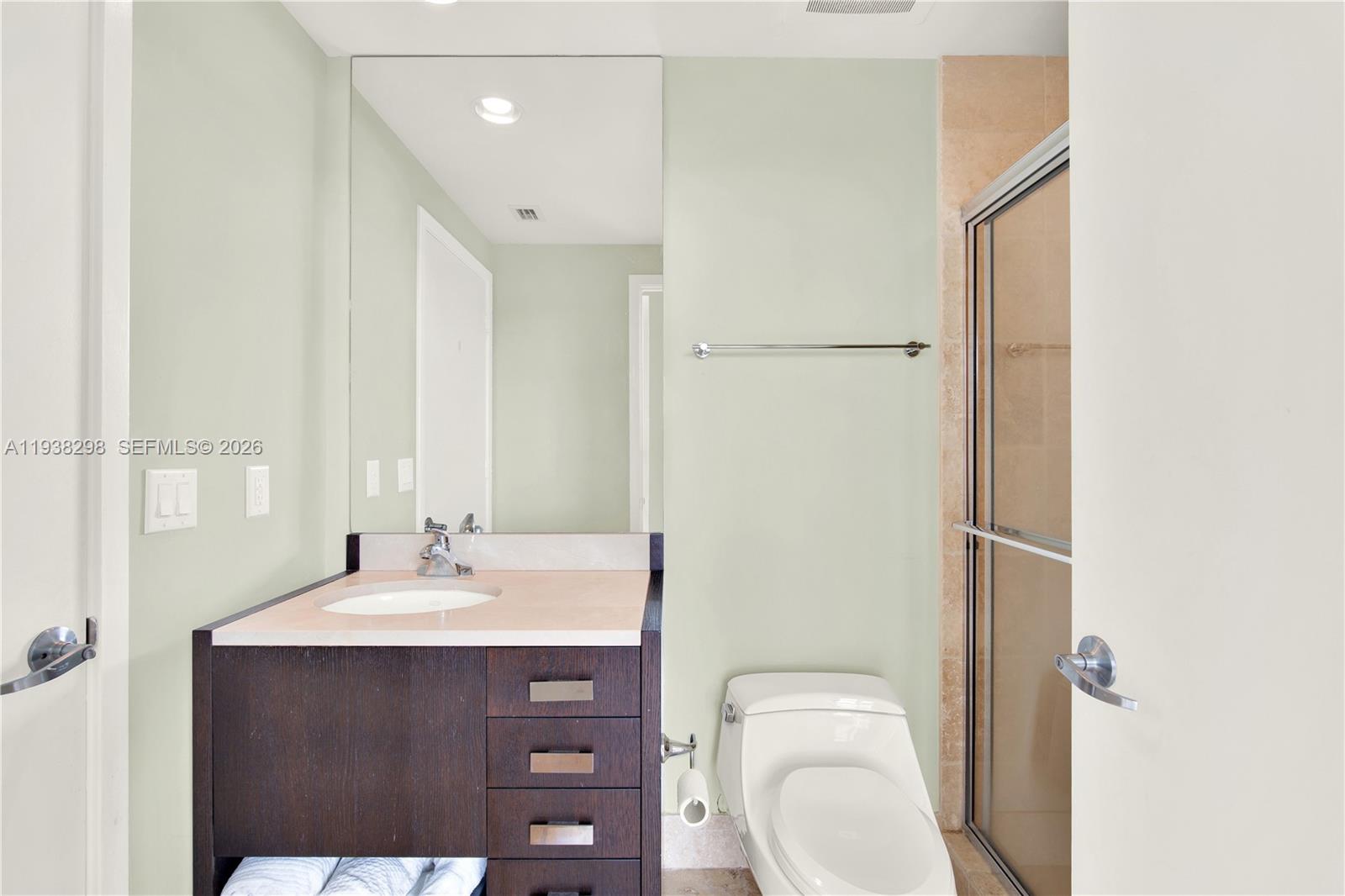 801A 2 / 2 1289 sq. ft. $ 2026-01-04 0 Photo