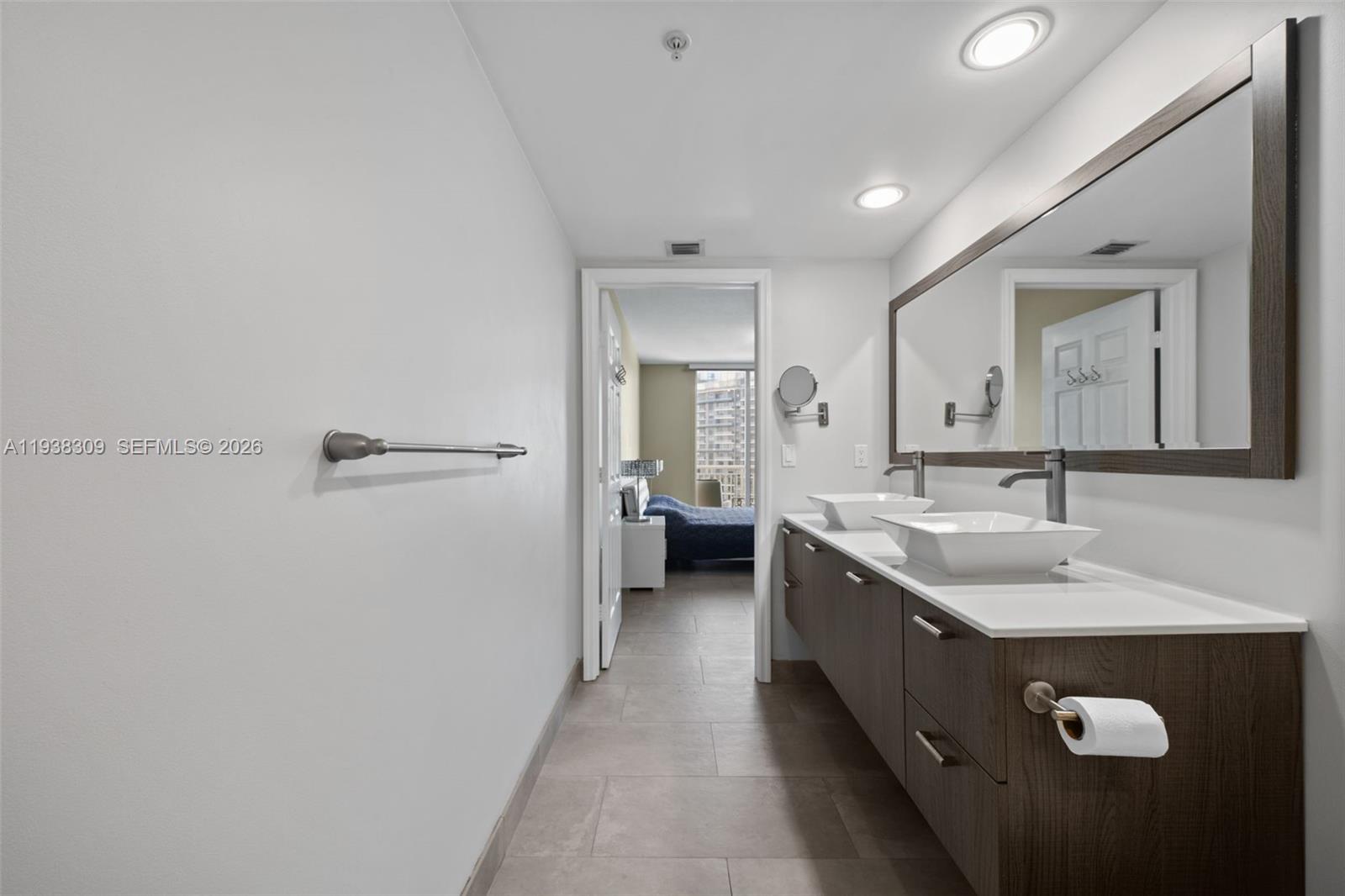 Фото 1755 Hallandale Beach Blvd #2105E, Hallandale Beach, Florida, 33009 -