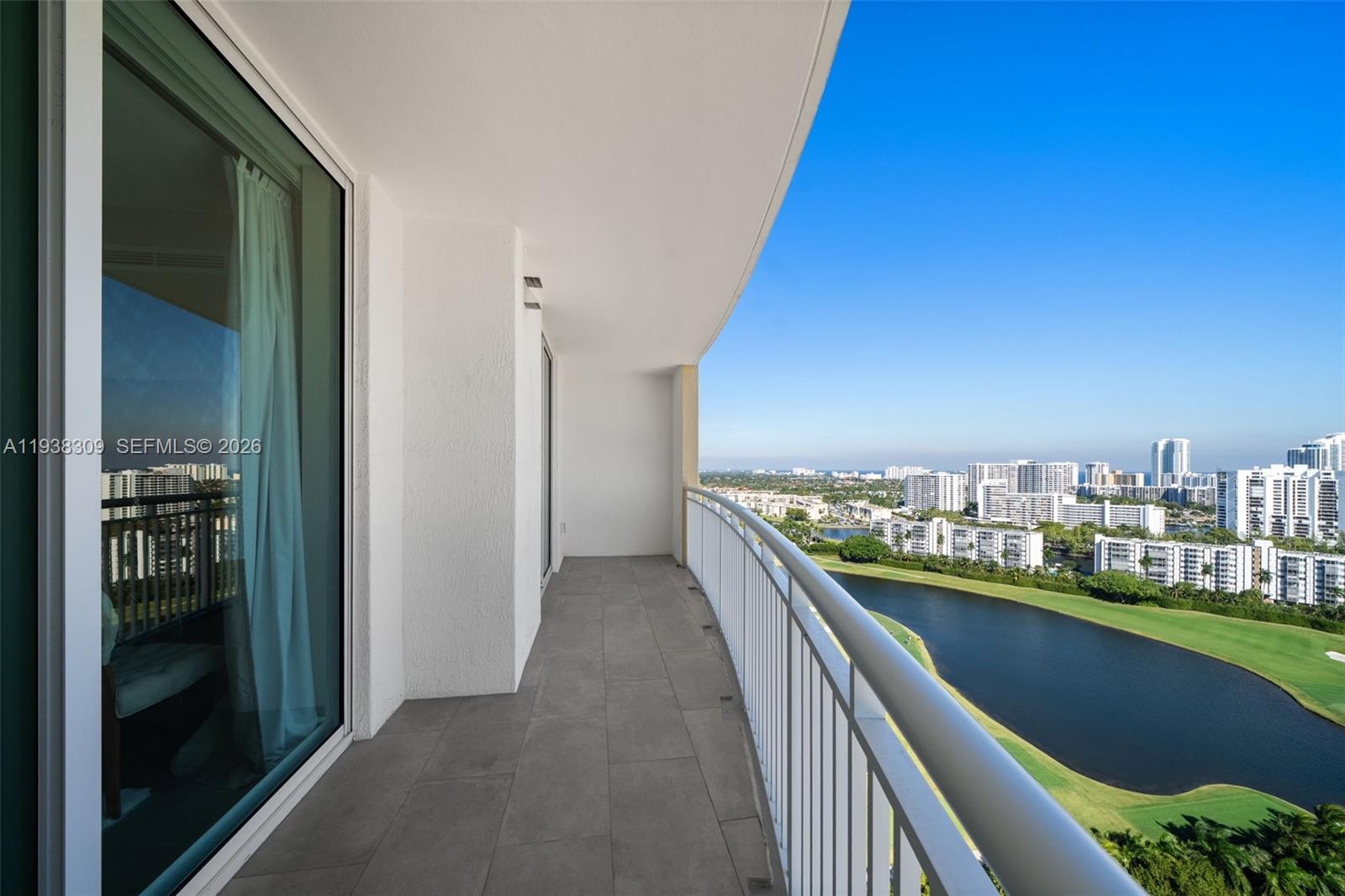 Фото 1755 Hallandale Beach Blvd #2105E, Hallandale Beach, Florida, 33009 -