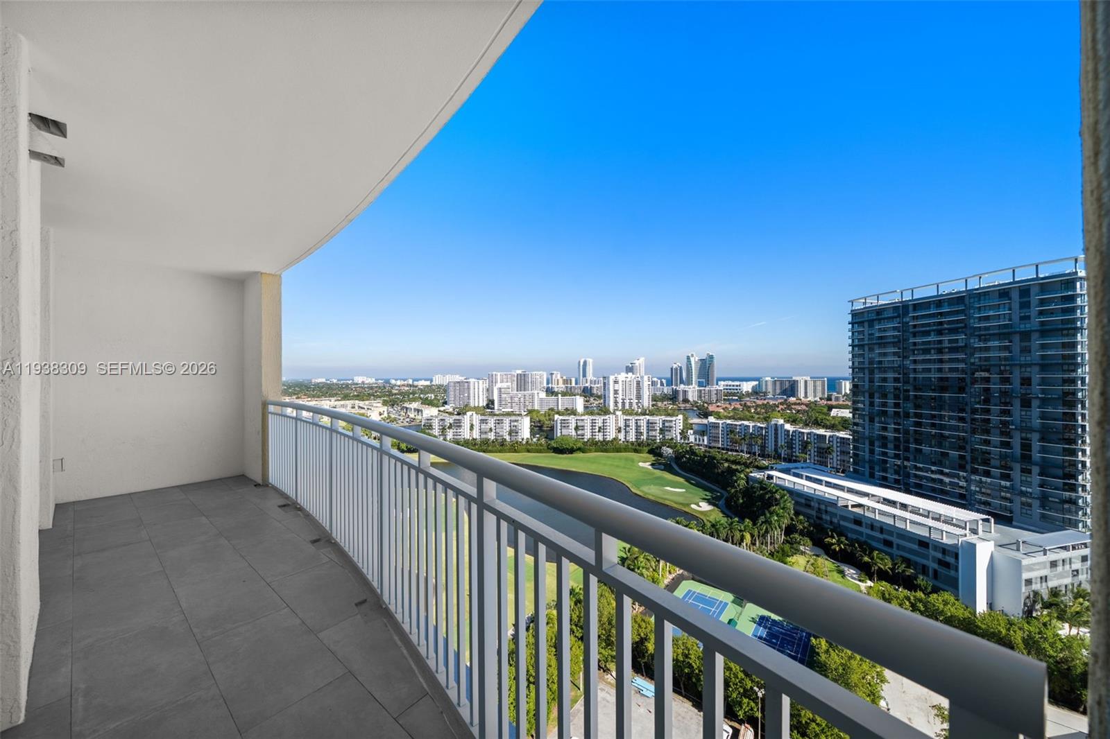 Фото 1755 Hallandale Beach Blvd #2105E, Hallandale Beach, Florida, 33009 -