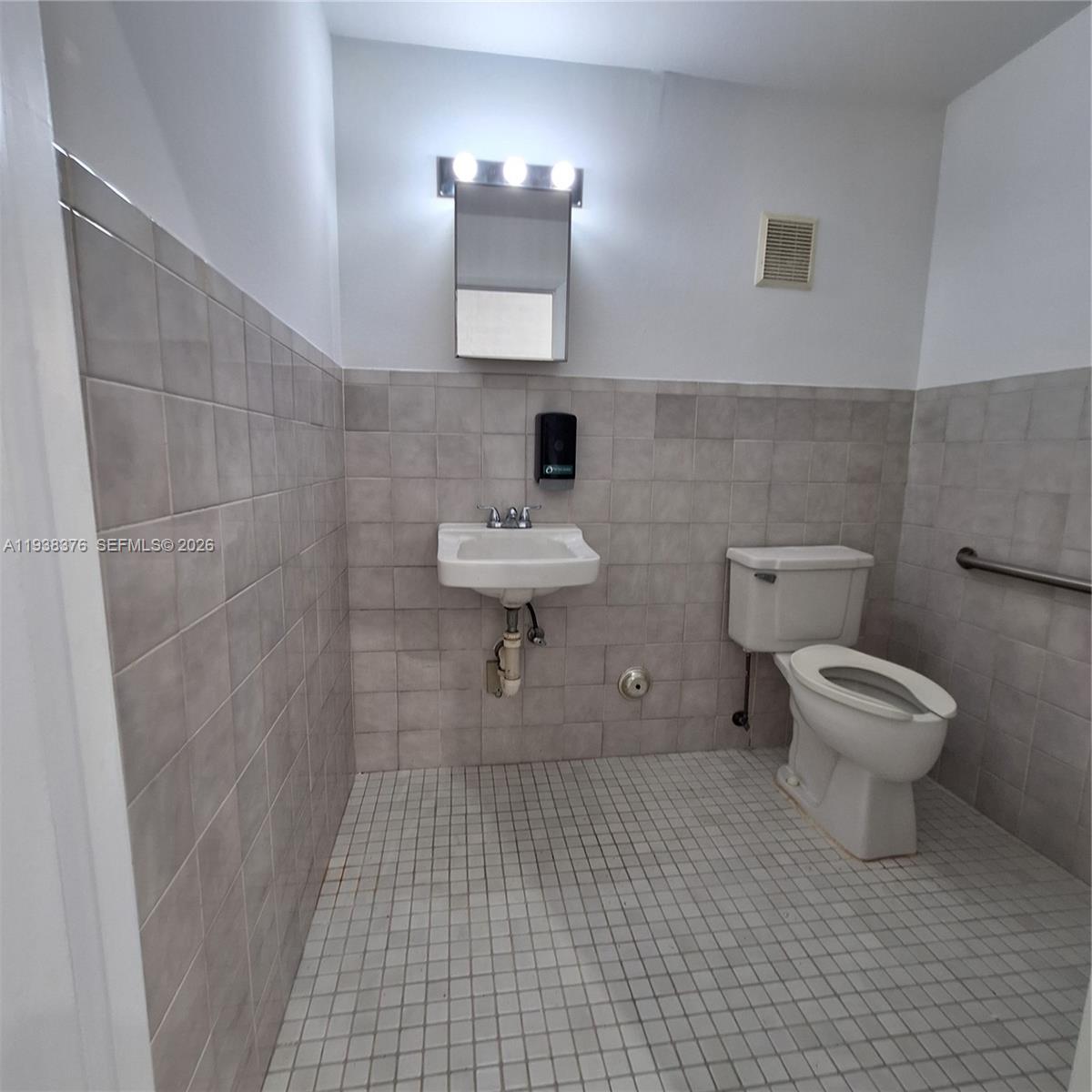 10  /   sq. ft. $ 2026-01-05 0 Photo