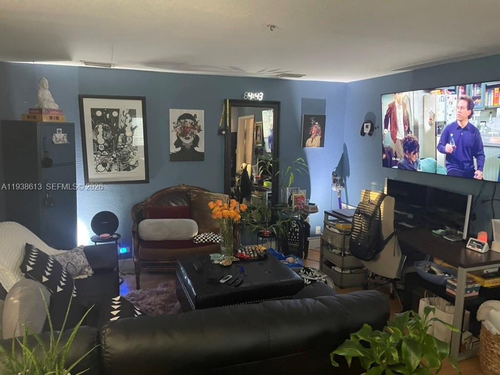 See details / 2090 sq. ft. $ 2026-01-05 0 Photo